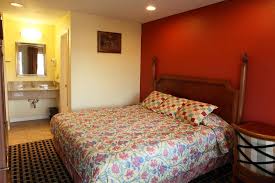Lors de votre séjour, le restaurant breeze inn sur place vous servira une cuisine d'inspiration américaine. Hotel Bay Breeze Inn In Oakland California 315 Reviews Parksleephotels Com