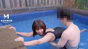 مدرب السباحة الكبار - XXX BULE