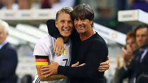 Auch gegen portugal durfte joachim löw nur 23 spieler in den spieltagskader berufen. Low Tritt Nach Em Zuruck So Reagieren Bundesliga Ex Spieler Und Fans Bei Twitter Eurosport