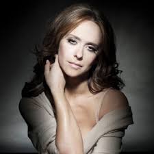 She then left the team in the season finale due to her pregnancy. Atriz Jennifer Love Hewitt Da A Luz Atticus James Seu Segundo Filho Noticias Uol Tv E Famosos