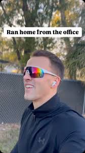 Great way to end to a productive week 📈🏃‍♂️ Highly recommend picking a  destination for your runs rather than a distance. Easy 7 miles ✅ , #running  #friday #office #tampa