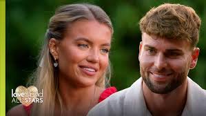 Molly and Tom's romantic picnic date