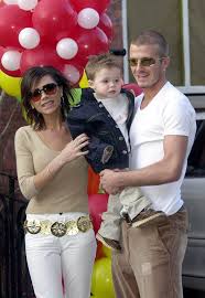 Pelo corto victoria beckham victoria beckham young victoria beckham vogue victoria beckham makeup victoria beckham short hair david y victoria beckham victoria beckham sunglasses. How David And Victoria Beckham S Marriage Survived The Toughest Tests