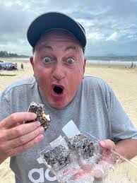 Please support Brightlingsea Local Marc Pomroy as he's completing the  London Marathon Today ❤️