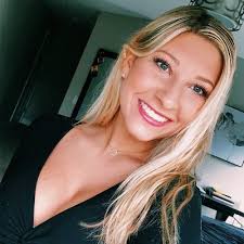 Ella Schmitz's Instagram, Twitter & Facebook