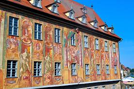 Bamberg Rathaus Fresco The Old Town Hall S Frescoes Never Fail To Impress As They Lend The Facades A Three Dimensional Quality Achiev Tourist Facade Old Town
