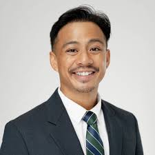 Christian Moya's Instagram, Twitter & Facebook