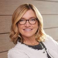 Amanda Patten's Instagram, Twitter & Facebook