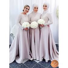 Beautiful hijabs complementing new bridals in hijab wedding fashion. Elegant Hijab Wedding Dress Simple Addicfashion