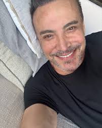 Şarkıcı Cenk Eren'e sahte saat şoku! Gerçeği 10 sene sonra öğrendi