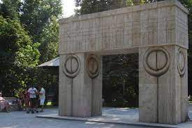 Târgu jiu is the capital of gorj county in the oltenia region of romania. Tg Jiu Poarta Sarutului Brancusi Bild Von Targu Jiu Gorj County Tripadvisor