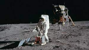 It was the most famous step in history. Oleh Oleh Batuan Bulan Di Misi Apollo 11 Untuk Bumi
