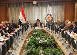 تصدر وسم #إقالة_وزير_التعليم_العالي مواقع التواصل الاجتماعي في مصر بعد إعلان الوزير إجراء الامتحانات داخل الجامعات والمعاهد. ÙˆØ²ÙŠØ± Ø§Ù„ØªØ¹Ù„ÙŠÙ… Ø§Ù„Ø¹Ø§Ù„ÙŠ ÙŠØªØ±Ø£Ø³ Ø§Ø¬ØªÙ…Ø§Ø¹ Ø§Ù„Ù…Ø¬Ù„Ø³ Ø§Ù„Ø£Ø¹Ù„Ù‰ Ù„Ù„Ø¬Ø§Ù…Ø¹Ø§Øª ØªÙØ§ØµÙŠÙ„ Ø§Ù„Ù…ØµØ±ÙŠ Ø§Ù„ÙŠÙˆÙ…