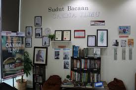 Bacaan tawasul adalah bacaan yang di hadiahkan untuk junjungan kita nabi muhammad s.a.w, yang bertujuan untuk mendoakan, menghadiahkan bacaan ini berikut adalah bacaan tawasul lengkap. Rmc Sertai Pertanding Sudut Bacaan Pejabat Tncpi Universiti Putra Malaysia