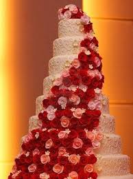 Pin Von Sheryl Lyssy Auf Dream Wedding Riesige Hochzeitstorten Schone Hochzeitstorten Grosser Geburtstagskuchen