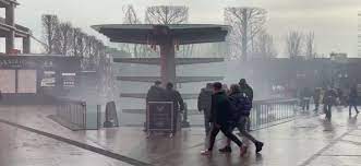 Încă de la inceput, iulius mall timișoara a devenit pentru locuitorii din vestul țării un stil de viață, impresionând prin arhitectura originală. Incendiu La Mall In Timisoara Zeci De Oameni Evacuati Structura