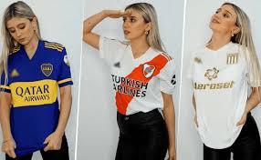 En las últimas horas, tras la consagración del millonario en la supercopa argentina, la periodista. No Sabemos Cual Le Queda Mejor Morena Beltran Subio Foto A Instagram Con Todas Las Camisetas De Los Clubes De Primera Boca River Racing Independiente San Lorenzo