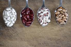 Zuppa tiepida di cannellini (o borlotti) insalata con lenticchie, pomodori e cetriolo. 5 Ricette Per L Estate Fresche Alternative Gustose E Light