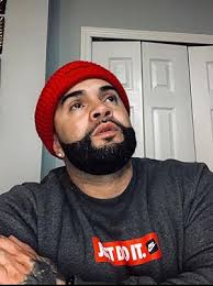 Efrain Esquilin's Instagram, Twitter & Facebook