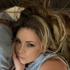 Holly Cordell's Instagram, Twitter & Facebook