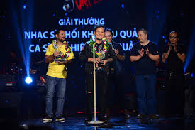 Sự sống lập hattrick Bài hát Việt tháng 8 - Tuổi Trẻ Online