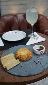 Ginteria lança novo cardápio gastronomia da casa é marcada por opções para compartilhar no happy hour e jantar completo. Bar Ginteria Oferece Mais De 20 Rotulos De Gin Em Sao Paulo Casa Vogue Restaurantes