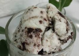 Jadi bagi anda yang tidak punya mixer tapi ingin buat es krim, boleh dicoba ya resep es krim oreo roll berikut ini. Resep Ice Cream Oreo Kurma Radea