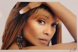 Lori Hayes's Instagram, Twitter & Facebook