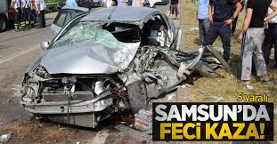 Samsun'da eşi ile birlikte çiğ köfte almak için yol kenarında bekleyen emre temel, bir aracın çarpması sonucu ağır yaralandı. Samsun Da Feci Kaza 5 Yarali