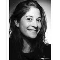 Lora Paul's Instagram, Twitter & Facebook