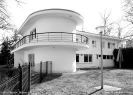 wohnhaus am grossen wannsee berlin steglitz zehlendorf das in hanglage uber dem wannsee ruhende haus wurde von moritz ernst less architekt architektur wohnhaus
