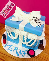 makeup and pearls gift box cake