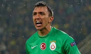 Néstor fernando muslera micol (spanish: Fernando Muslera Told He Can Join Manchester United For A Good Price Football Sport Express Co Uk