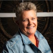 Lynne Weiser's Instagram, Twitter & Facebook