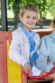 Check spelling or type a new query. Galas Favoritbilder Pa Prinsessan Estelle 9 Ar Idag Gala Magasin