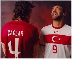 England national football team), i̇ngiltere'yi ulusal organizyasyonlarda temsil eden futbol takımıdır ve i̇ngiltere futbol federasyonu tarafından. Caglar Soyuncu Milli Forma Bana Guc Veriyor Futbol
