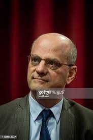 15 Photos & High Res Pictures