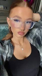 Lauren Durnin's Instagram, Twitter & Facebook