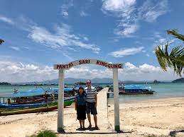 Wisata pantai tulungagung daftar objek wisata terbaik sangat recomended dan populer bagi pantai gemah tulungagung by dhika railfans. Pantai Sari Ringgung Pulau Tegal Mas Pasir Timbul Wisata Seru Di Lampung Pergidulu Com