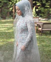 Cantik mempesona merupakan harapan wanita dalam keseharian. 35 Model Gaun Pesta Untuk Wanita Hijab Yang Wajib Dimiliki Updated 2021 Bukareview