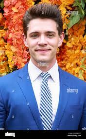 Jason Bott's Instagram, Twitter & Facebook