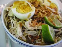 Cook finely chopped shallots, garlic, coriander, and turmeric in same pot over medium, stirring constantly, until softened, about 3 minutes. Javanese Traditional Food Recipes Recipe Soto Lamongan