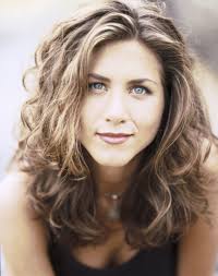 Ontdek de perfecte stockfoto's over jennifer aniston 1994 en redactionele nieuwsbeelden van getty images kies uit premium jennifer aniston 1994 van de hoogste kwaliteit. Jennifer Aniston Hair Evolution Timeline Of Jen Aniston S Hairstyles