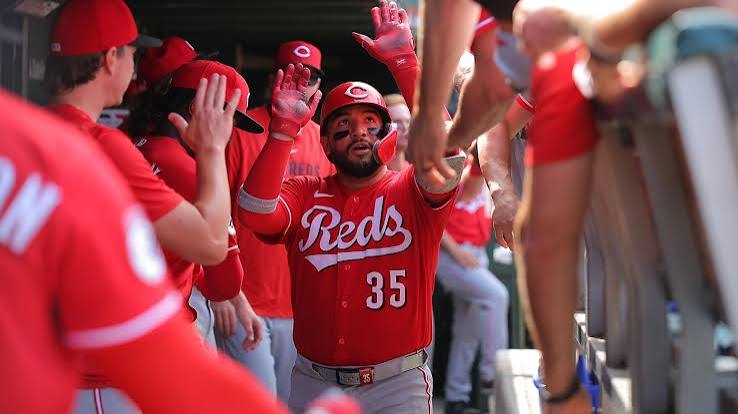 Reds hit 4 homers, score 9 unanswered runs to beat wild card-leading Cubs  10-8
