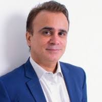 Lisa Belgrave's Instagram, Twitter & Facebook