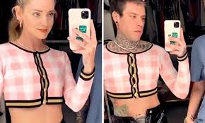 La lite è avvenuta in zona tortona intorno alle 6 del mattino del 12 marzo 2016. Musica Fedez Si Scambia I Vestiti Con La Ferragni Il Video Spopola Hashtag 24 News