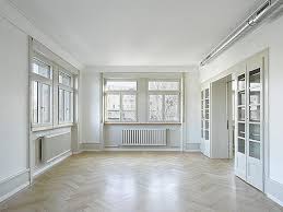 In 2018 hat die swb 10,3 millionen euro in die instandhaltung investiert. Umbau Kinderkrippe Perollino Fribourg Boegli Kramp Architekten Bsa Sia Swb Leerer Raum Wohnen Umbau