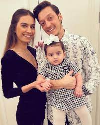 Gerçekten harika becerilerini sergilediği ve tüm taraftarları coşturduğu çok sayıda karşılaşmayı hatırlıyoruz. dedi. The Famous Actress Showed Her Daughter S Face For The First Time Qadin Net First National Women S Portal