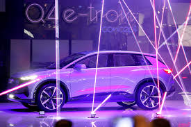 Learn about his adversarial relationship with previous employer thomas edison and his partnership with george. Tesla Got An Early Lead But Luxury Electric Rivals Are Racing To Catch Up The New York Times