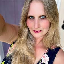 Amanda Leftridge's Instagram, Twitter & Facebook